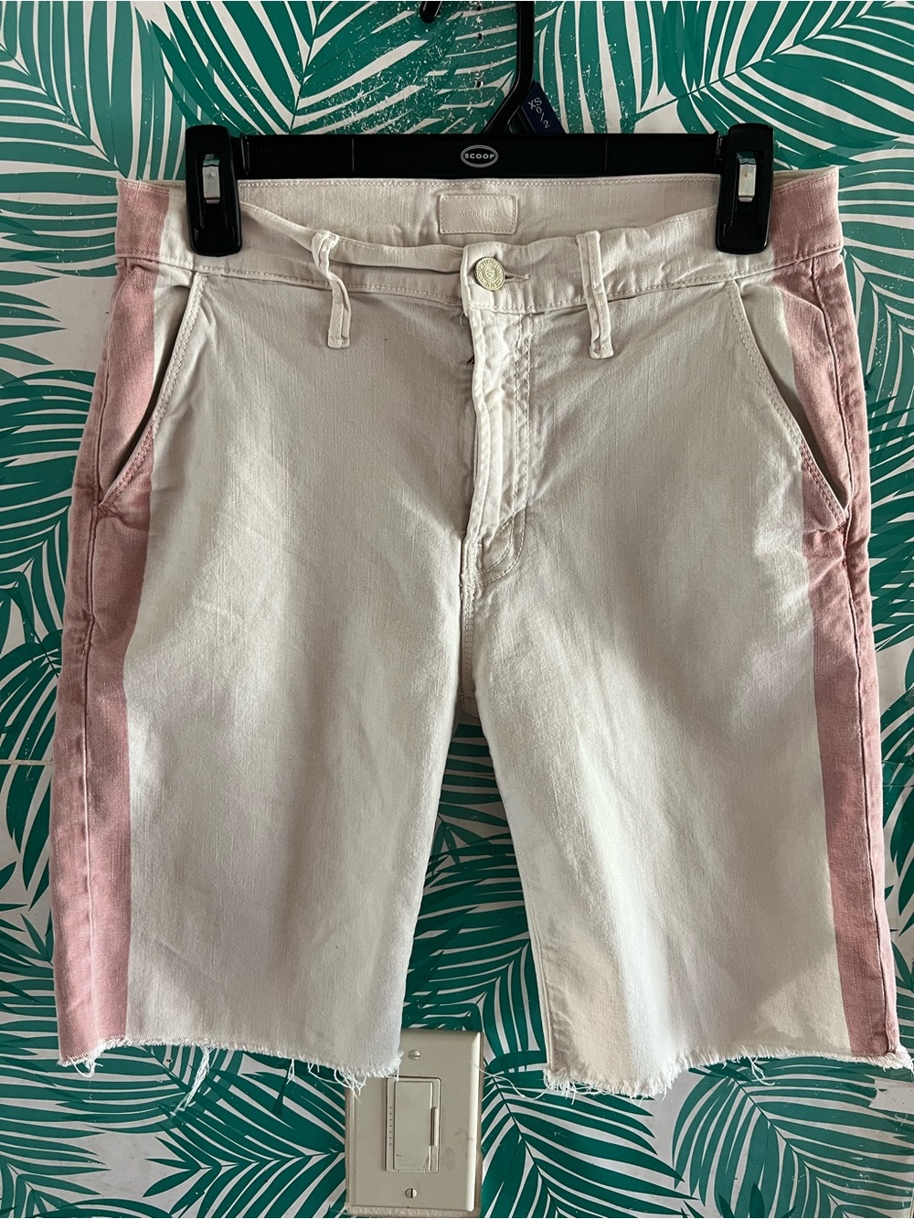 MOTHER High waist Vagabond Prep Fray Shorts in Ivory w/ pink sides sz 25